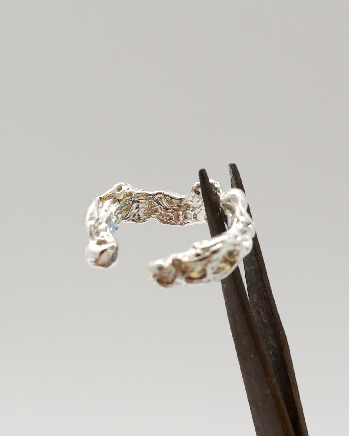 BRITTLE EARCUFF