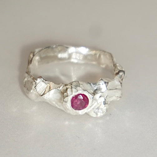 BIGGIESMALL RING. RUBY