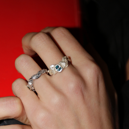 BIGGIESMALL RING. NATURAL ZIRKON