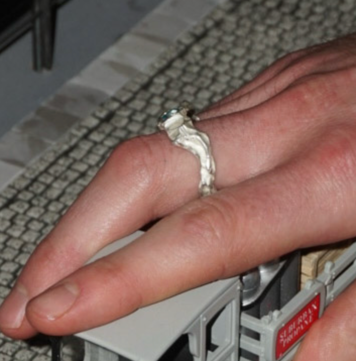 BIGGIESMALL RING. NATURAL ZIRKON